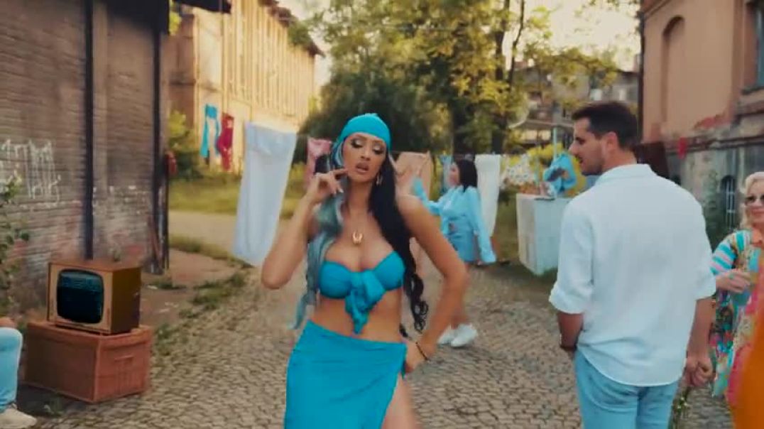 ⁣Lena Colak - Daj mi (Official Video)