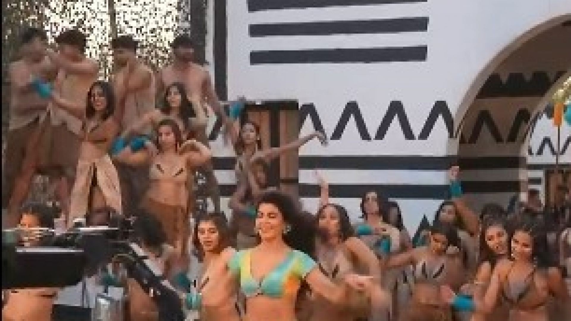 #besos  #jacquelinefernandez  #shikhardhawan  #shreyaghoshal  #karlwine  X  #trendingshorts  #shorts